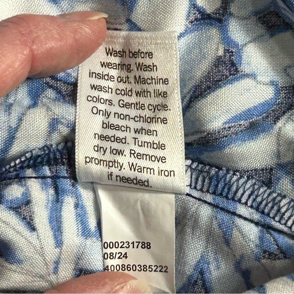 Croft & Barrow Blue and Short Sleeve Button White Leaf Pattern Shirt Size L NWT - Picture 9 of 10